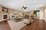 5582 Knoll View Way