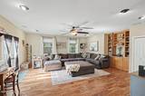 887 Ronald Way