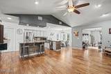 887 Ronald Way