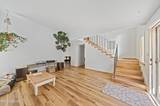 852 E York Way