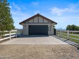 1985 E Valley Road