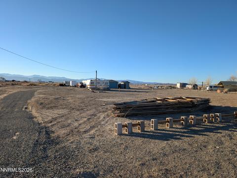 13 Falcon Way, Yerington