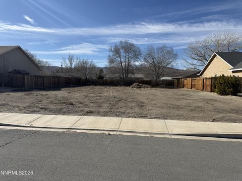 328 Copper Pointe Circle, Yerington