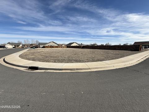 331 Copper Pointe Circle, Yerington
