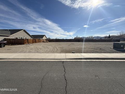 333 Copper Pointe Circle, Yerington