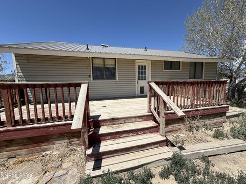 229 Cowboy Court, Round Mountain