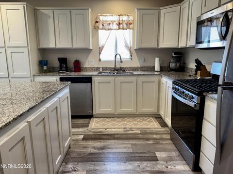 206 Sweetwater Drive, Yerington