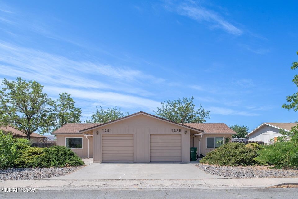 1241 W Newlands Drive