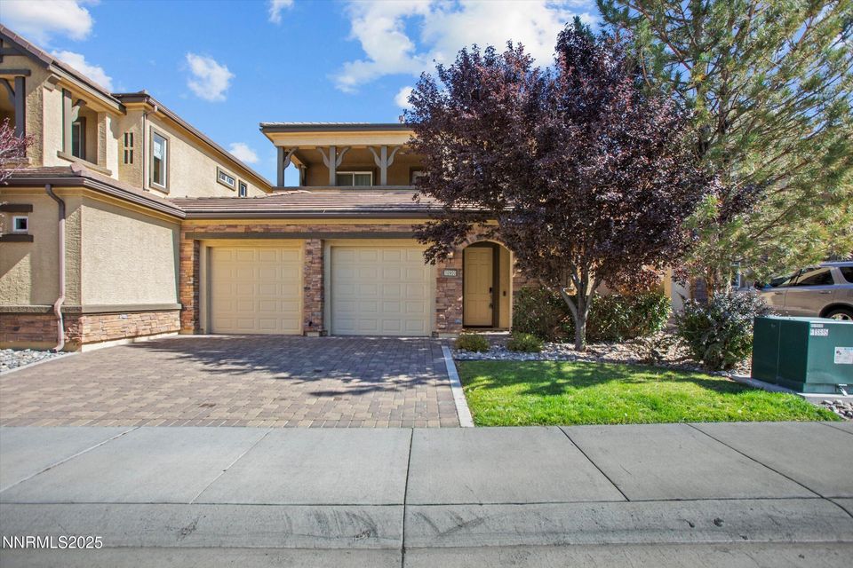 10900 Serratina Drive