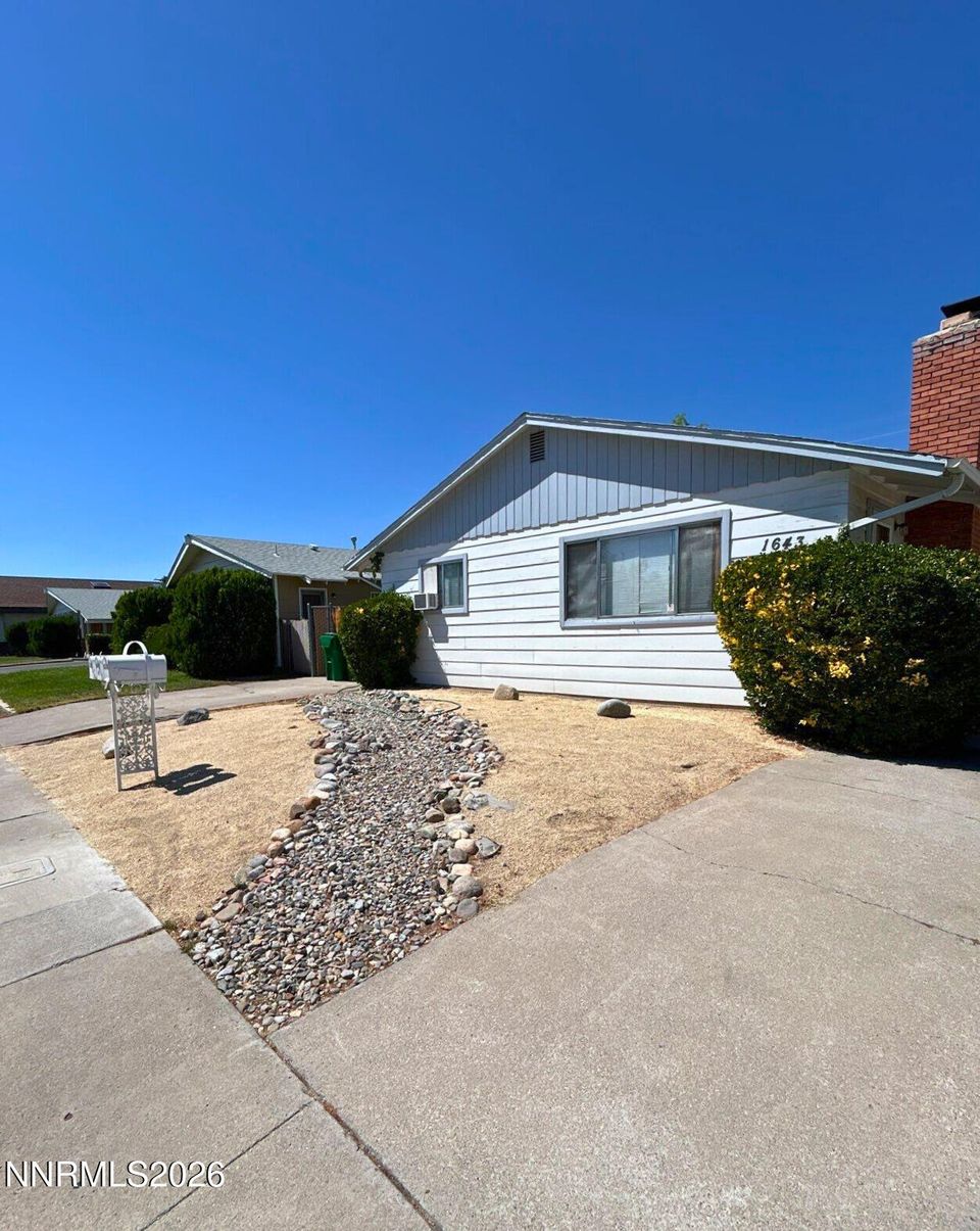 1643 Lakeside Drive
