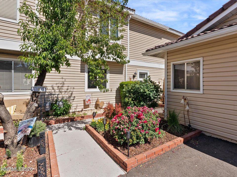 1122 Bradley Square