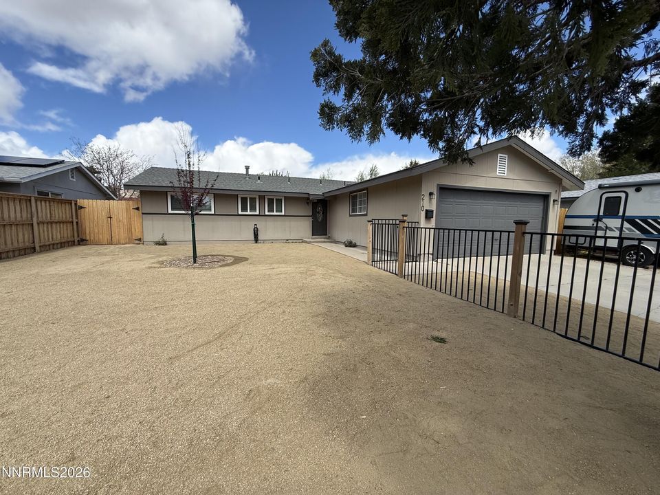 210 W Applegate Way