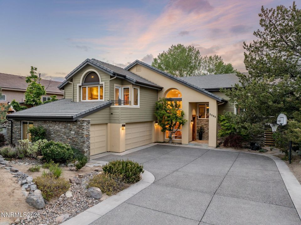 2385 Manzanita Lane