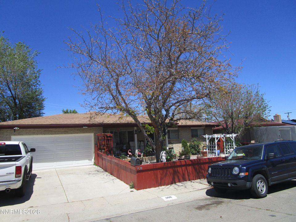 908 Ivy Street