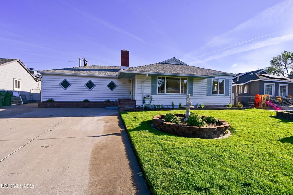 10 E J Street