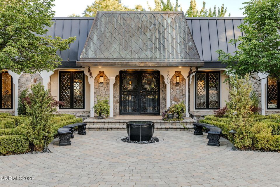 2000 Manzanita Lane