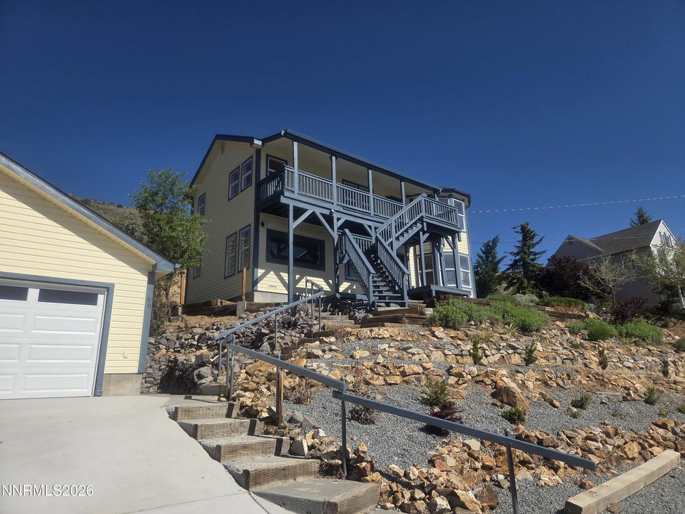 90 N Summit Street