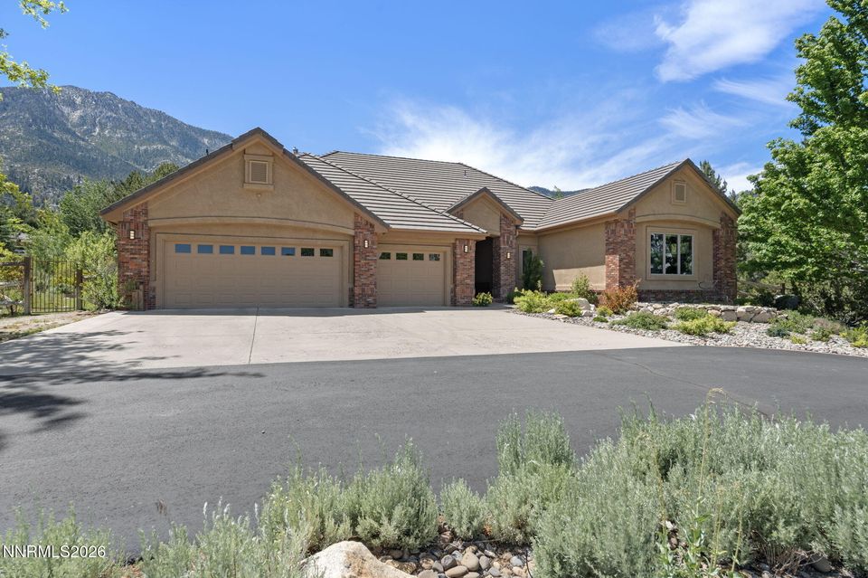 1030 Lakeside Drive