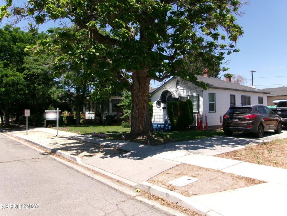 1018 E Street