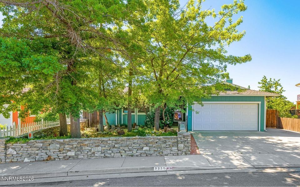 2230 King Edward Drive
