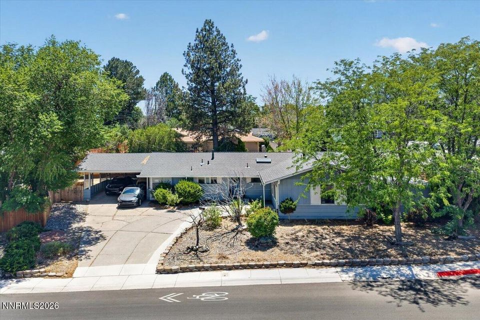 1090 Kings Row