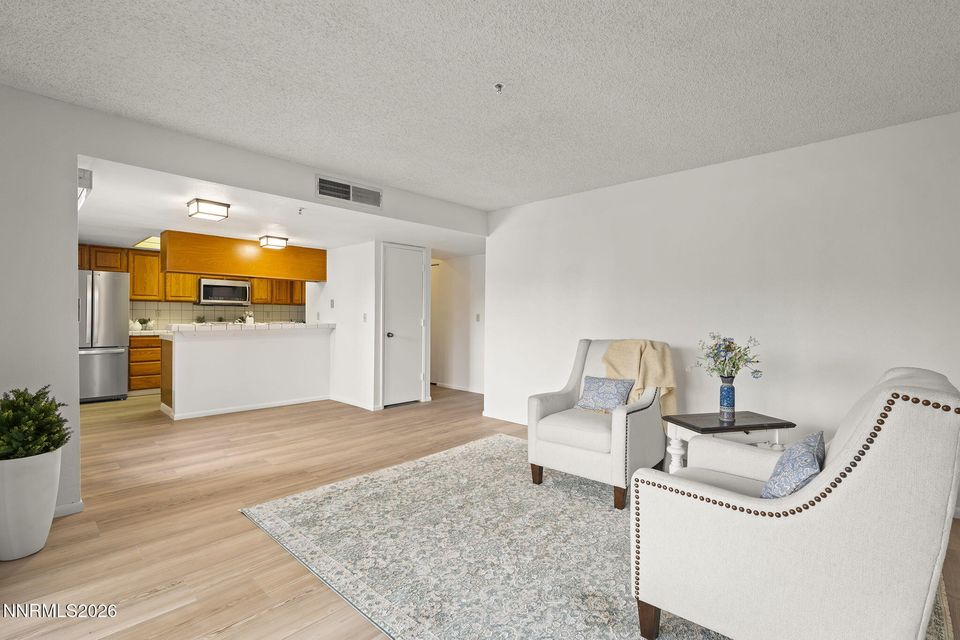 3095 Lakeside Drive #213